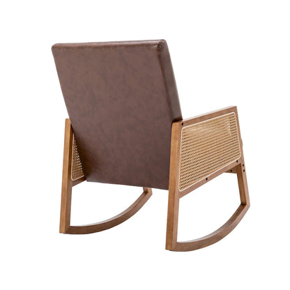 Fauteuil à bascule moderne en cuir PU avec accoudoirs en rotin