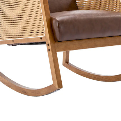 Fauteuil à bascule moderne en cuir PU avec accoudoirs en rotin