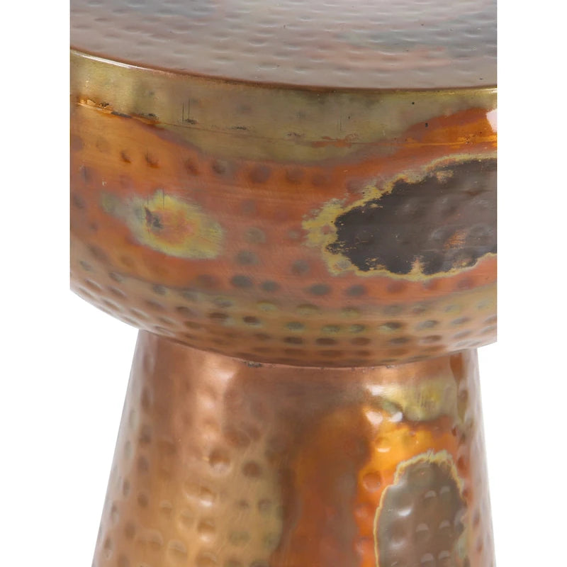 Table d'appoint en métal martelé - bronze ou cuivre.