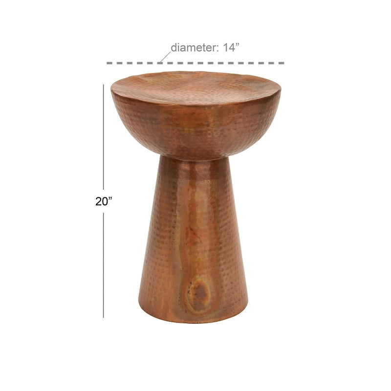 Table d'appoint en métal martelé - bronze ou cuivre.